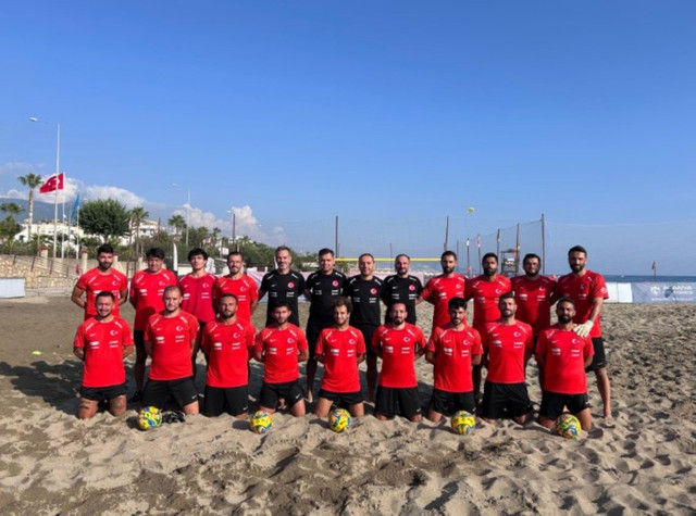 Hacıosmanoğlu'ndan FIFA'yı şaşırtan Milli Takım kararı: Elemelerden çekti - Resim : 2