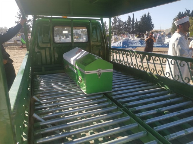 Mamasına alkol koydular! 20 günlük bebeğin cenazesinde kahreden anlar - Resim : 4