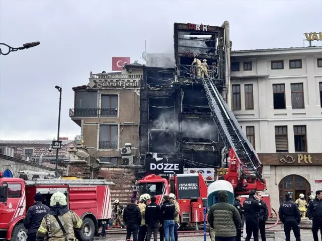 Eminönü'ndeki Yangın Nasıl Çıktı, İhmal Mi Var, Önlem Alınabilir Miydi, Son Durum Ne?