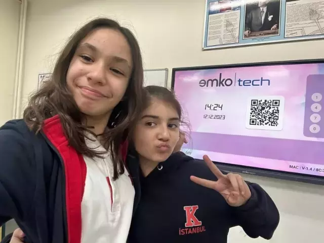 Zuhal Topal, yangında hayatını kaybeden yakınlarının acısıyla yıkıldı - Resim : 1