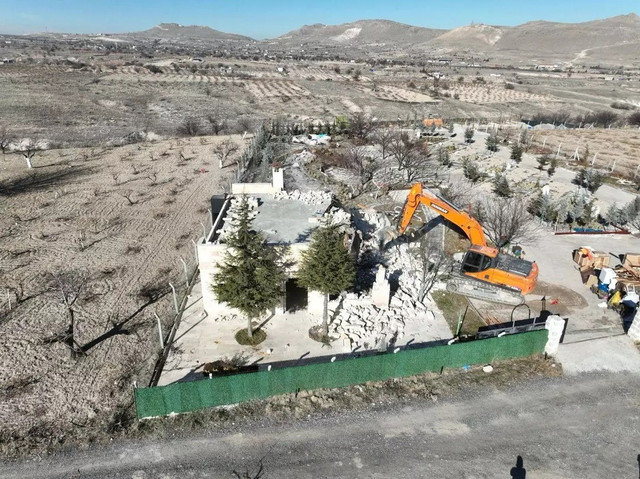 Develer toplandı, binden fazla kaçak bina yıkıldı! Kapadokya'da düğmeye basıldı! - Resim : 2