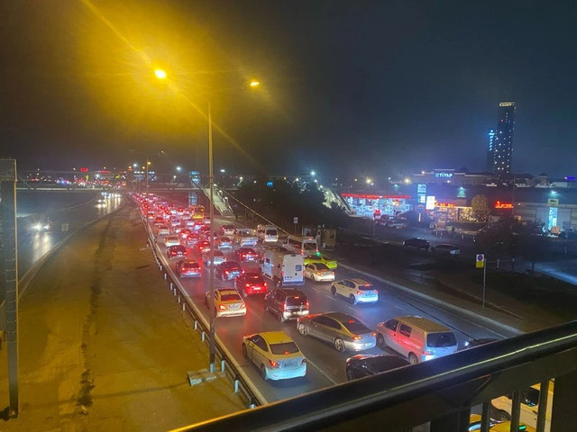 Deprem sonrası İstanbul çıkışları kapandı - Resim : 1