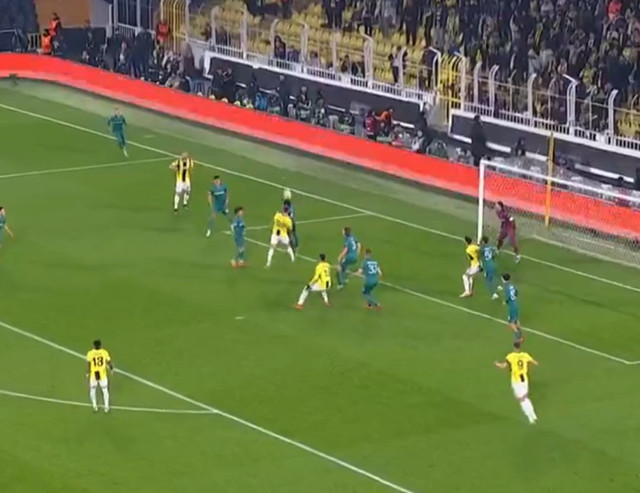 Fenerbahçe'nin 19'luk yıldızından bir ilk! Tribünlerden alkış yağmuru - Resim : 2