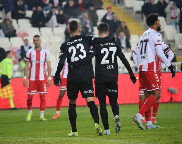 Beşiktaş, aradığı morali Türkiye Kupası'nda buldu! Sivas'ta hanesine 3 puanı yazdırdı - Resim : 1