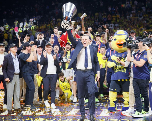 Şampiyon Fenerbahçe Beko yurda döndü - Resim : 1