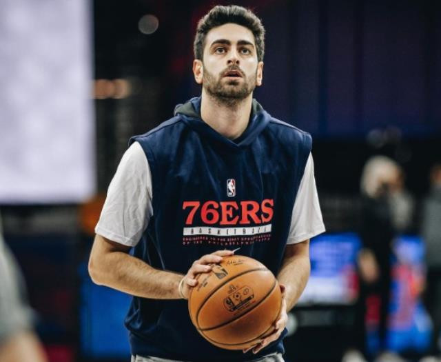 İrem Sak, kendisinden 11 yaş küçük basketbolcu sevgilisiyle ilk kez görüntülendi! - Resim : 1