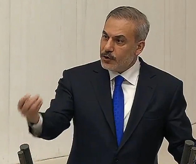 TBMM'de gergin anlar! Bakan Fidan'ın DEM Partililere tepkisi gündem oldu - Resim : 1