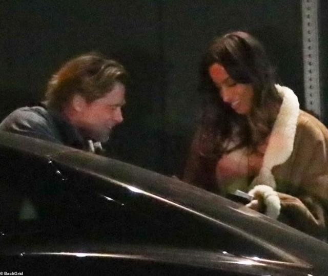 Angelina Jolie'den olaylı bir şekilde boşanan Brad Pitt, 30 yaş küçük sevgilisiyle yakalandı - Resim : 6