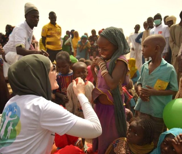 Tesettüre giren ünlü oyuncu, 11 su kuyusu daha açtırdı! - Resim : 1