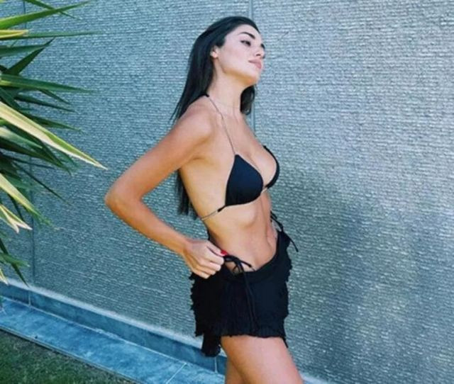 15 arkadaşıyla Mavi Tur'a çıkmıştı...Hande Erçel tatil için bir servet ödedi - Resim : 1