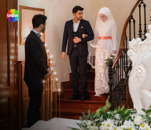 Kızılcık Şerbeti dizisinde olay yaratan gerdek sahnesi! İzleyicileri ayaklandırdı, tepki yağdı - Resim : 1