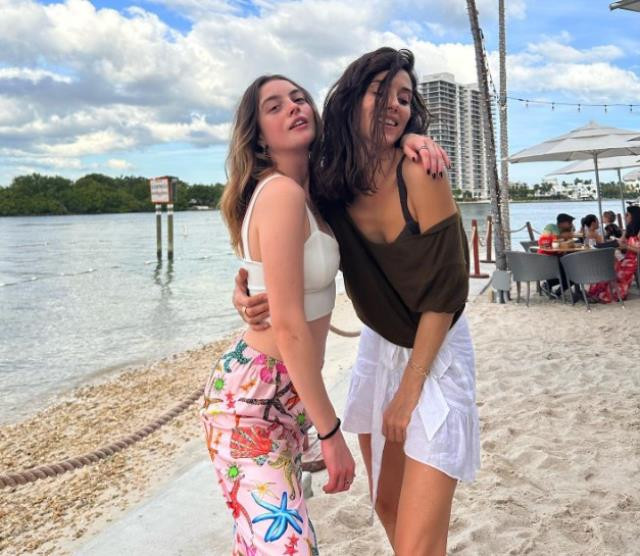 Cansu Dere'den korkutan haber! Hastaneye kaldırıldı - Resim : 1