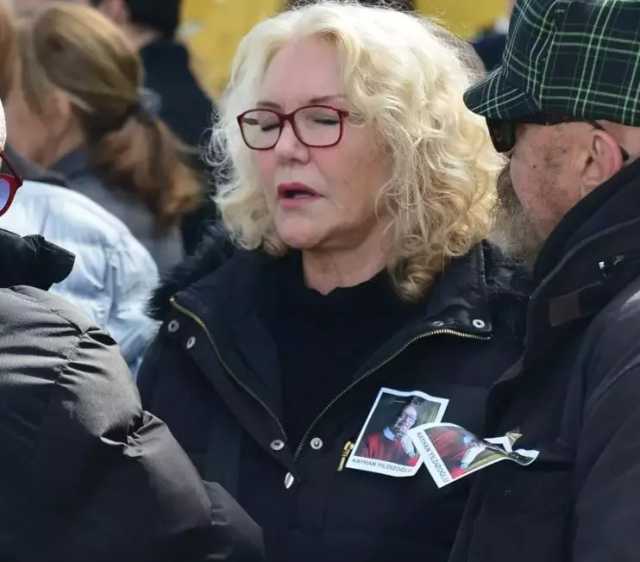 Şener Şen cenaze töreninde çılgına döndü! - Resim : 2