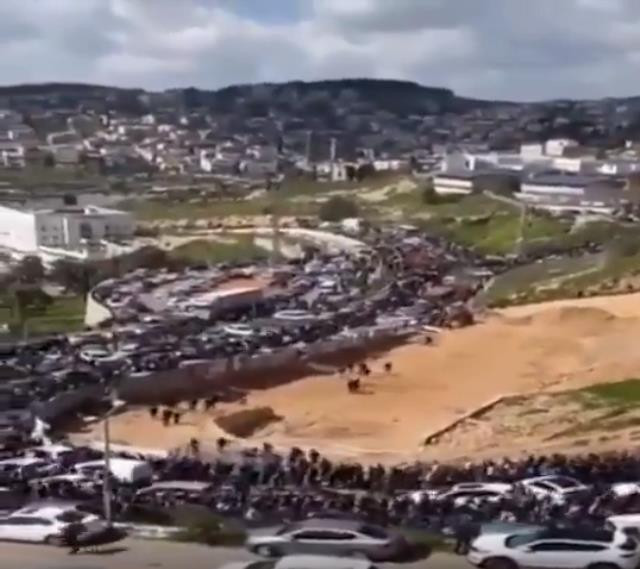 Filistinliler Mescid-i Aksa'yı korumak için yürüyüşe geçti - Resim : 1