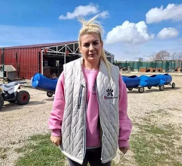 Bağışlarla at yarışı oynadığı ortaya çıkmıştı! Gözyaşlarına boğuldu: Beni rezil ettiniz! - Resim : 1