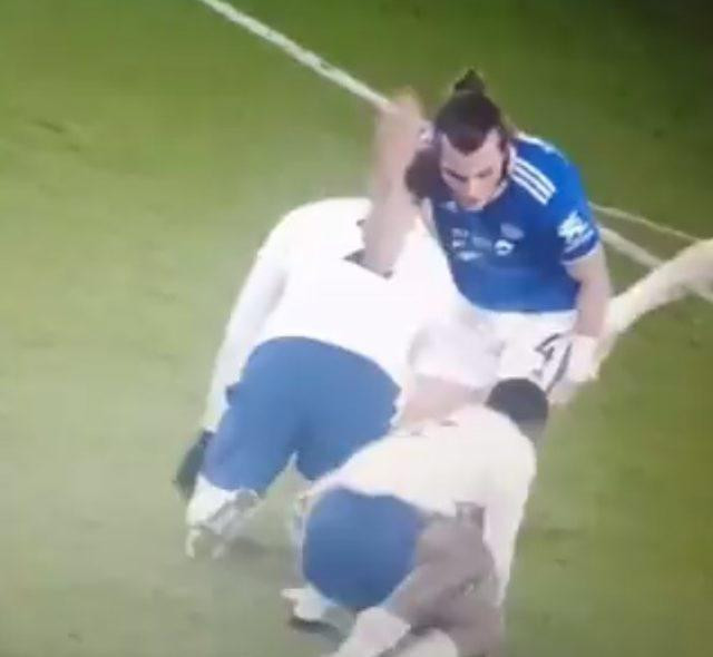 O hareketi hiç yapmayacaktın Çağlar! Milli futbolcu, İngiltere'de alay konusu oldu! - Resim : 2