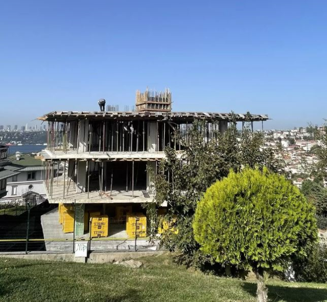 Sinem Dedetaş, Hilmi Türkmen'in izin verdiği tartışmalı binanın ruhsatını iptal etti - Resim : 1