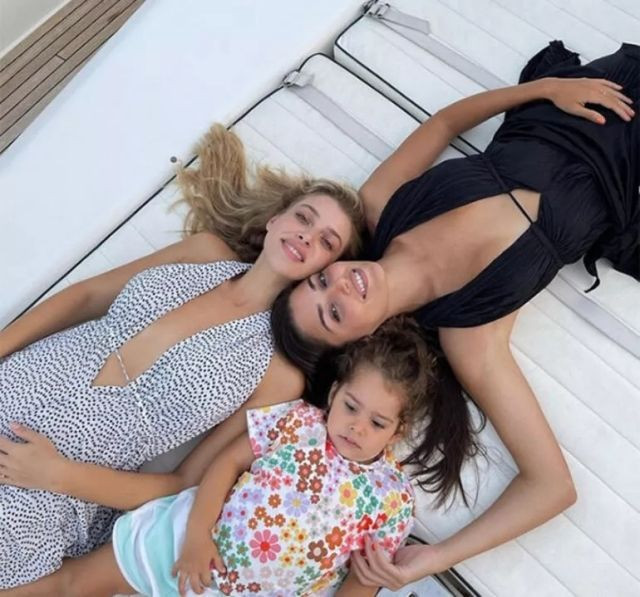 15 arkadaşıyla Mavi Tur'a çıkmıştı...Hande Erçel tatil için bir servet ödedi - Resim : 3