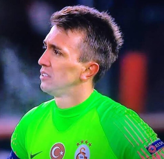 AZ Alkmaar - Galatasaray maçı golle başladı! Fernando Muslera'dan büyük hata! - Resim : 1