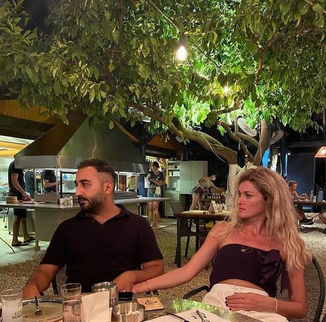 Güldür Güldür'ün Bilal'i Onur Buldu öğretmen eşiyle aşk pozunu paylaştı - Resim : 2