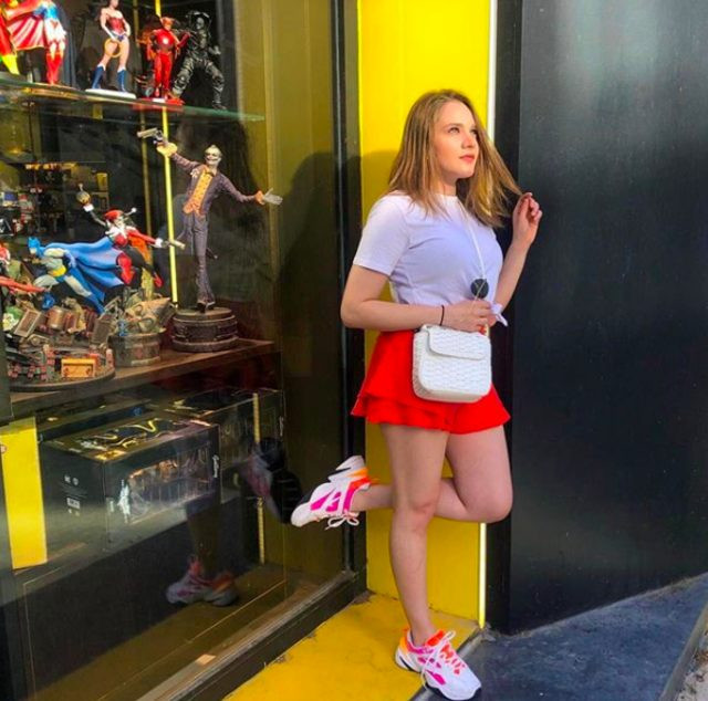 Miray Daner'den süper minili poz! Beğeni yağdı - Resim : 1