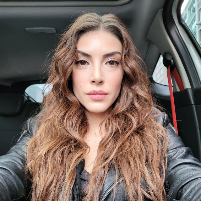 Enkazları dekor yapıp bir de üzerinde poz verdiler! Oyuncu Deniz Baysal küplere bindi - Resim : 3