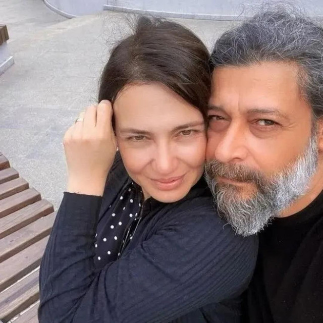 Ünlü oyuncu Deniz Uğur'un oyuncu eşinden üzen haber! Kalp krizi geçirdi - Resim : 1