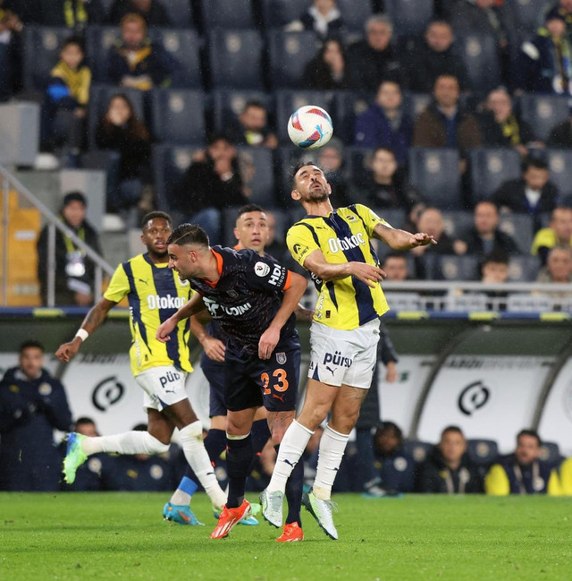 1 İptal edilen gol, 1 Direk, 1 Kırmızı kart... Kazanan Fenerbahçe! Başakşehir'i mağlup etti - Resim : 2