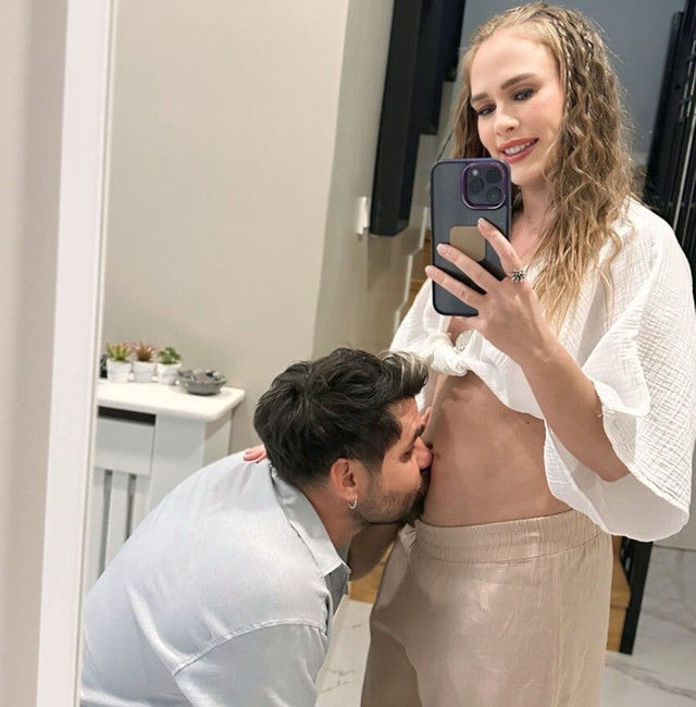 Ünlü çift müjde verirken hayranlarını korkuttu! Sosyal medya sallandı! - Resim : 1