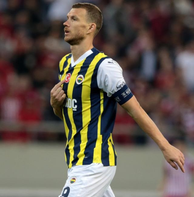 Dzeko'nun hareketi Yunan taraftarları çıldırttı! Büyük tepki var - Resim : 1