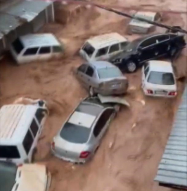 Şanlıurfa sele teslim! 4 kişi hayatını kaybetti, 2 itfaiye eri aranıyor - Resim : 3