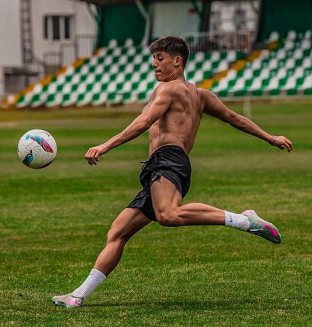 Arda Güler'i gören gözlerine inanamıyor! Son hali büyüledi... - Resim : 1