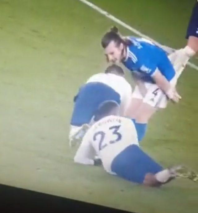 O hareketi hiç yapmayacaktın Çağlar! Milli futbolcu, İngiltere'de alay konusu oldu! - Resim : 1