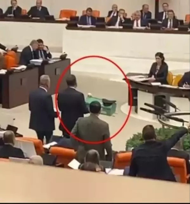 CHP'li vekilden Meclis'te tabutlu eylem: Bu kadar korkacağınızı tahmin etmedim - Resim : 1