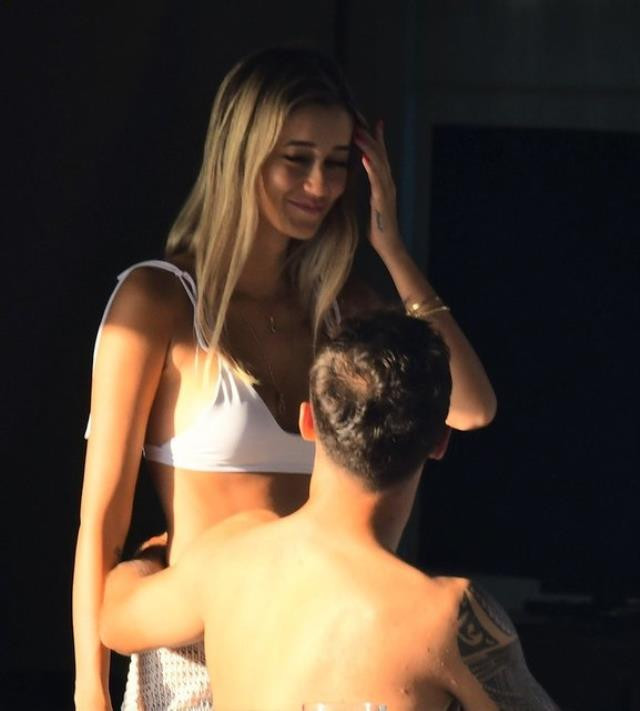 Galatasaraylı Oğulcan, güzel sevgilisi Peri'ye evlilik teklifi yaptı - Resim : 1