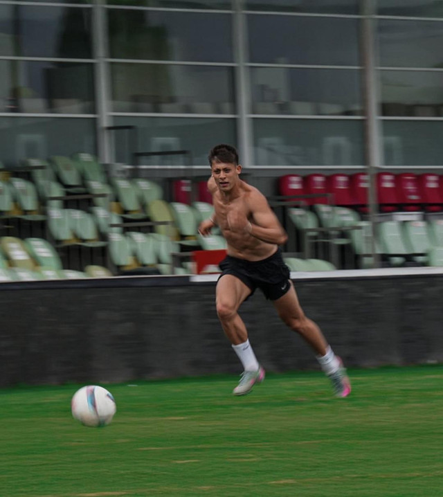 Arda Güler'i gören gözlerine inanamıyor! Son hali büyüledi... - Resim : 2