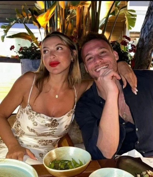 Kerem Bürsin ve Hadise'den "yaz" karesi geldi - Resim : 1