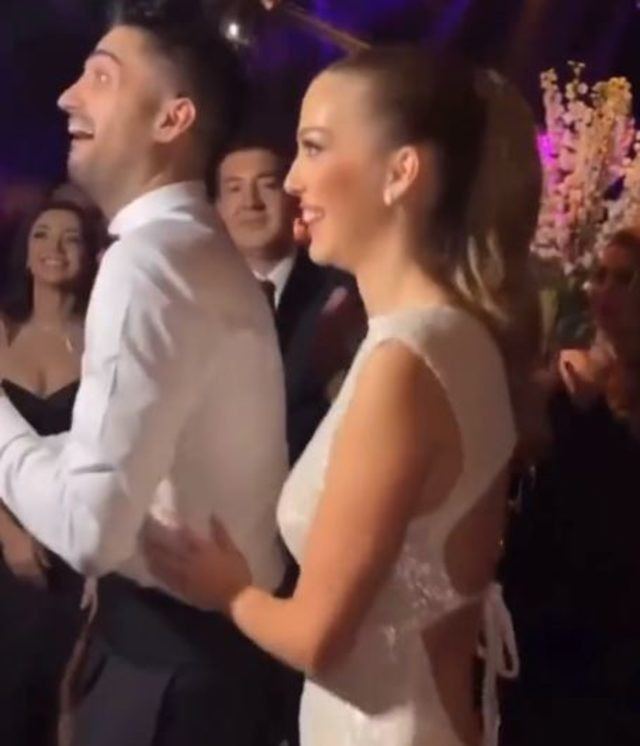 İdo Tatlıses ve Yasemin Şefkatli’nin düğününde iç gösteren gelinlik krizi! Hemen değiştirdi... - Resim : 2