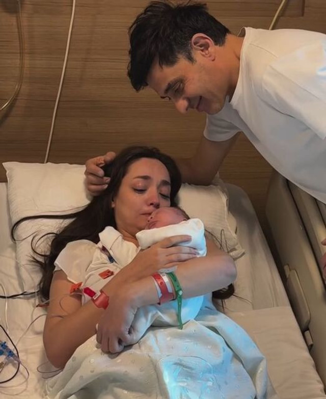 Cansel Elçin ile Zeynep Tuğçe Bayat çifti, oğullarını kucağına aldı - Resim : 4