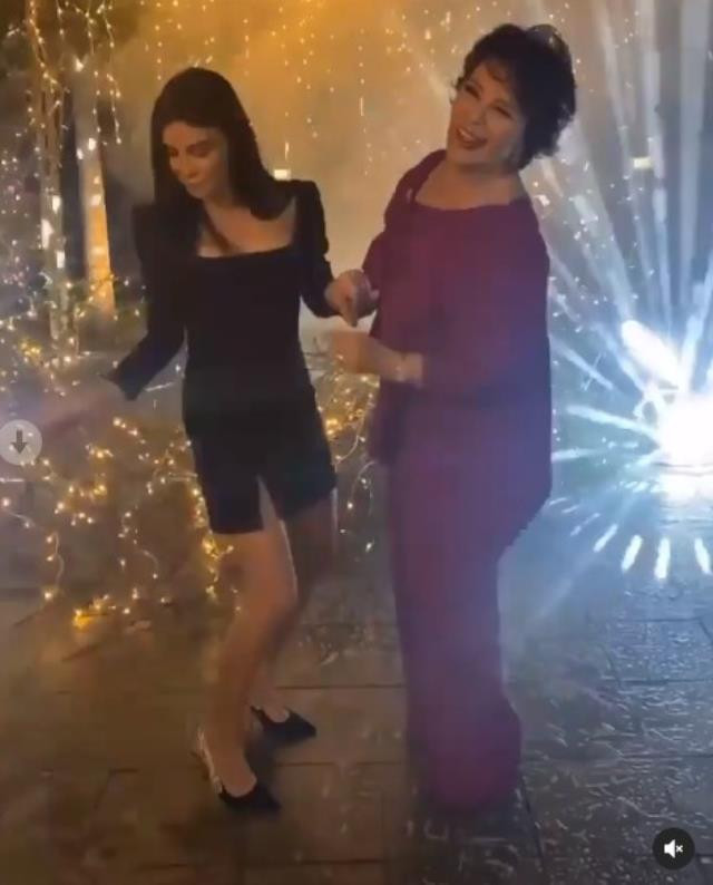 Torunu Aslışah Alkoçlar nişanlandı, Hülya Koçyiğit soluğu dans pistinde aldı! - Resim : 1