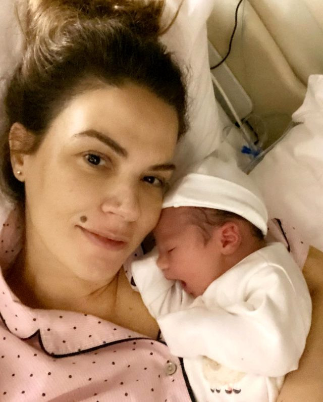 Tülin Şahin bebeğiyle ilk fotoğraflarını paylaştı! - Resim : 1