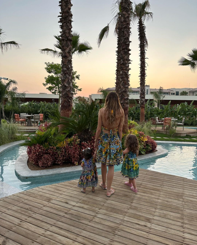 7 yıllık evli Sinem ve Kenan'dan ilk aile pozu! Kızlarının yüzünü gösterdiler - Resim : 3