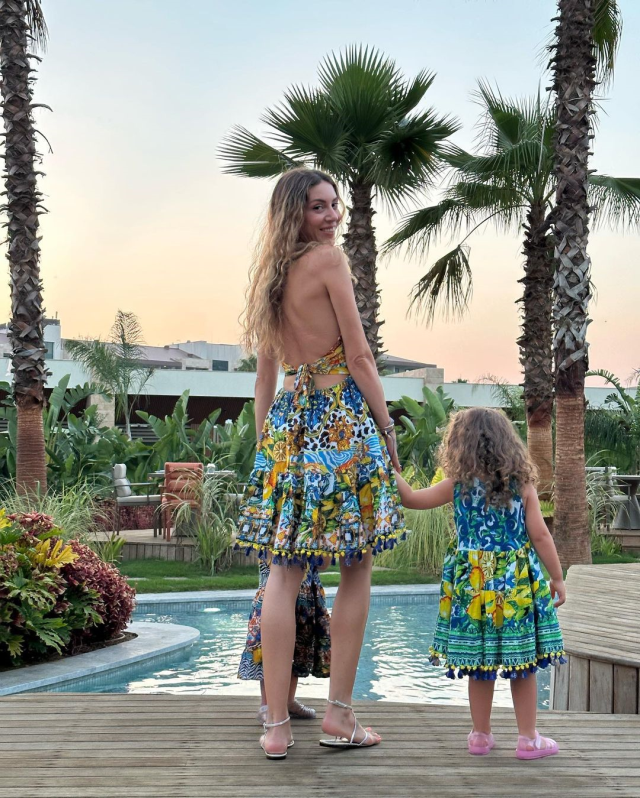 7 yıllık evli Sinem ve Kenan'dan ilk aile pozu! Kızlarının yüzünü gösterdiler - Resim : 4