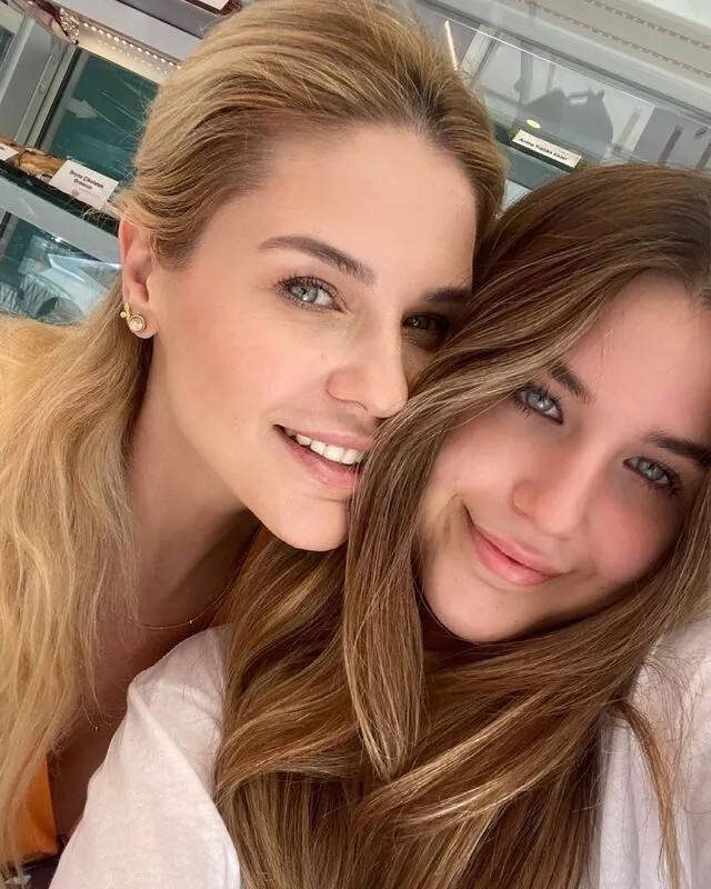 Emine Ün'ün kardeşi hayran bıraktı! ‘Ablası ayrı kardeşi ayrı güzel’ - Resim : 1