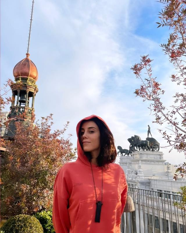 Sadakatsiz'in yıldızları aşk mı yaşıyor! Güzel oyuncu Cansu Dere'den bomba yanıt - Resim : 6