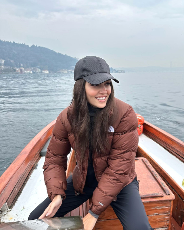 Hande Erçel sevgilisi Hakan Sabancı ile balığa çıktı, paylaşımına beğeni yağıyor - Resim : 3