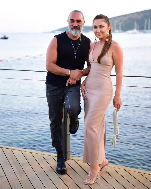 Ünlü oyuncu Selim Bayraktar 5 yıllık aşkıyla evlendi - Resim : 4