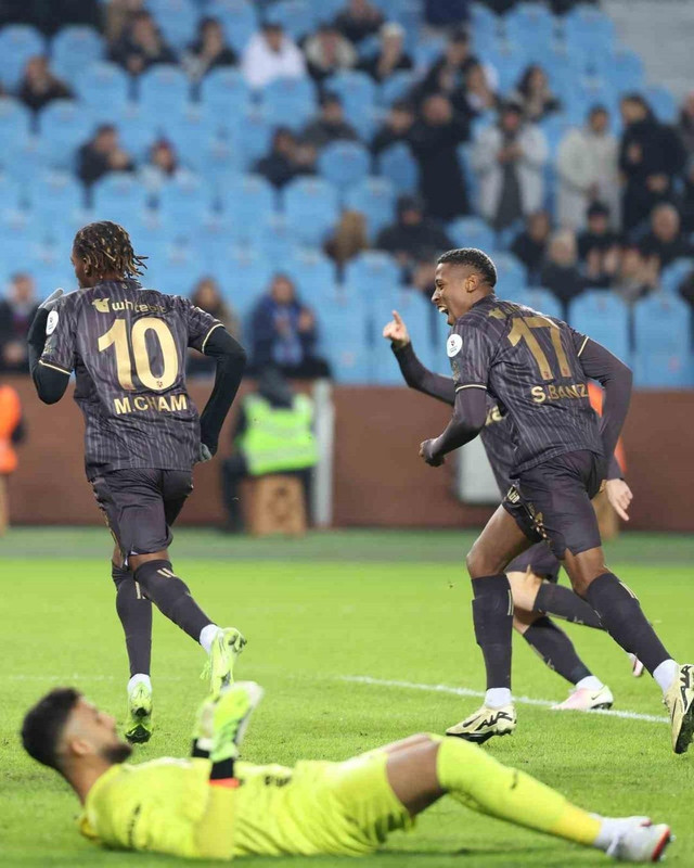 Trabzonspor, Adana Demirspor'a acımadı! Akyazı'da oynanan maçta rakibini gole boğdu - Resim : 1