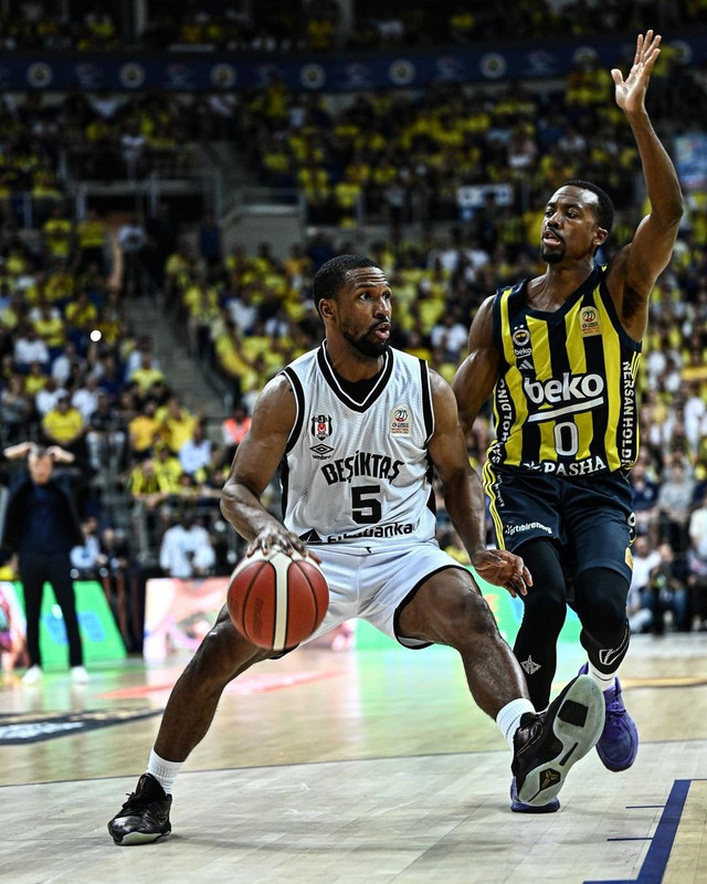Basketbol Süper Ligi'nde şampiyon Fenerbahçe Beko! Bir sezonda üç kupa birden! - Resim : 2