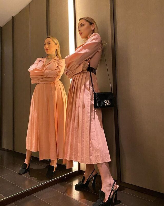 Hadise'nin ayna pozu olay oldu! 'İki farklı yüz' - Resim : 1